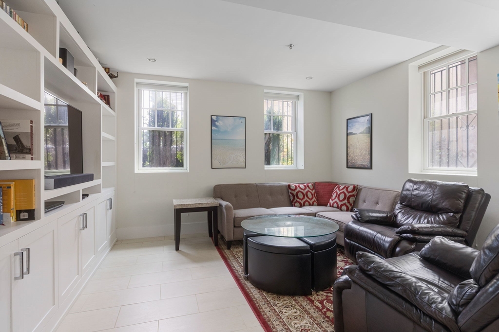 3 bed, 3 bath apartment for rent at 7 Ballord Pl Unit A, Riverside — photo 9 of 22