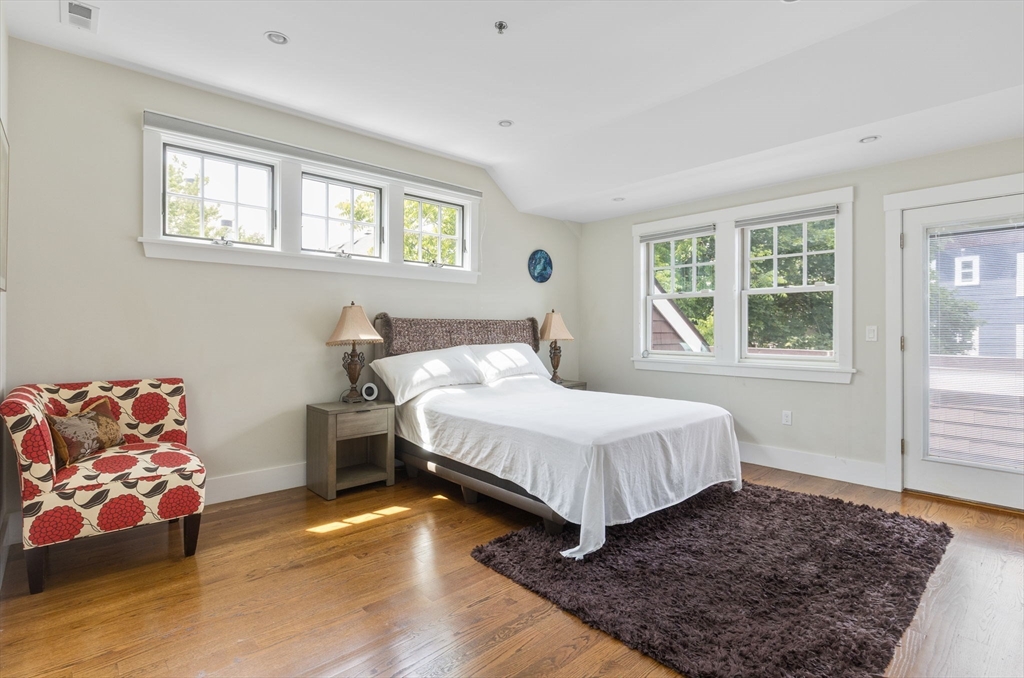 3 bed, 3 bath apartment for rent at 7 Ballord Pl Unit A, Riverside — photo 14 of 22