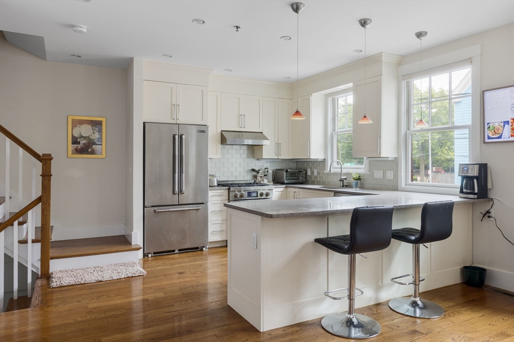 3 bed, 3 bath apartment for rent at 7 Ballord Pl Unit A, Riverside — photo 1 of 22