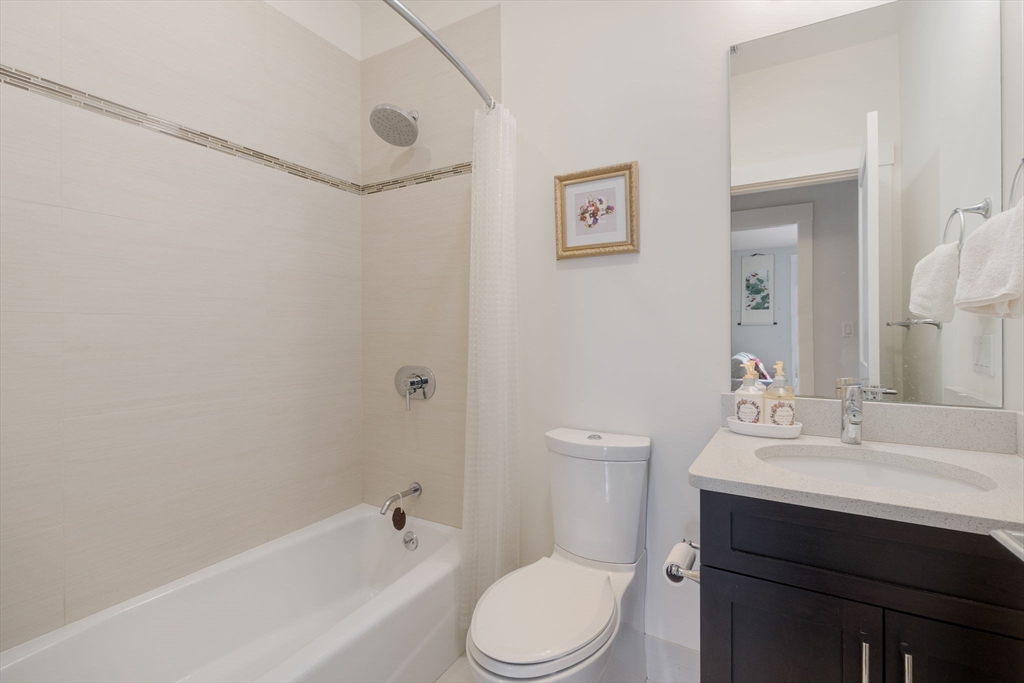 3 bed, 3 bath apartment for rent at 7 Ballord Pl Unit A, Riverside — photo 12 of 22