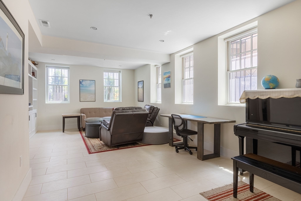 3 bed, 3 bath apartment for rent at 7 Ballord Pl Unit A, Riverside — photo 10 of 22