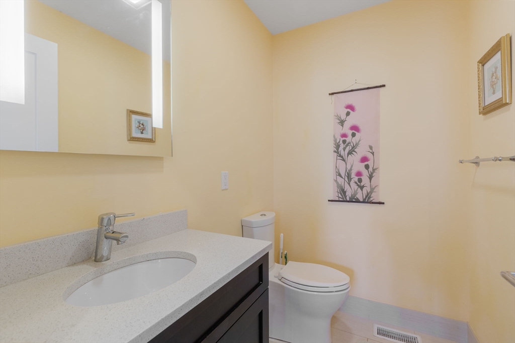 3 bed, 3 bath apartment for rent at 7 Ballord Pl Unit A, Riverside — photo 8 of 22