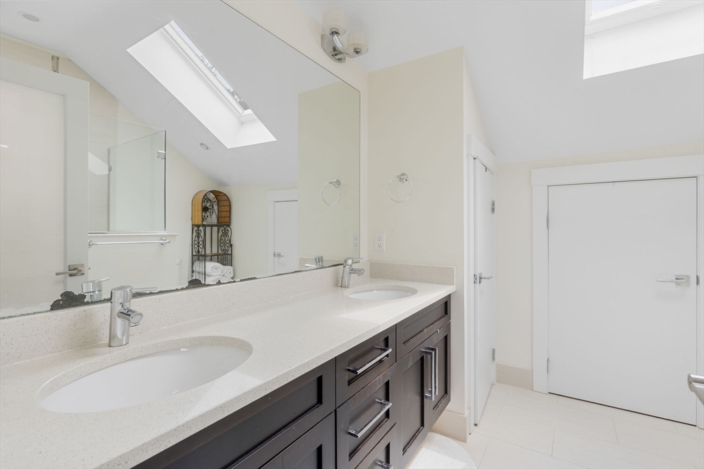 3 bed, 3 bath apartment for rent at 7 Ballord Pl Unit A, Riverside — photo 15 of 22