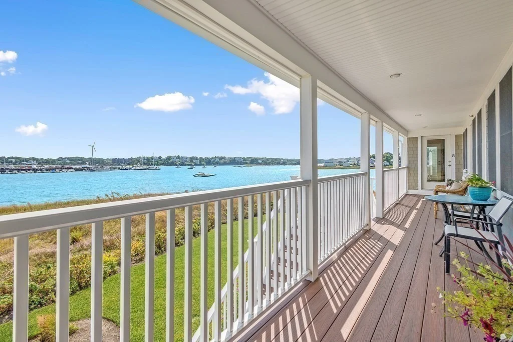 3 bed, 2 bath apartment for rent at 7 Bay St Unit 10, Sagamore Hill — photo 3 of 32