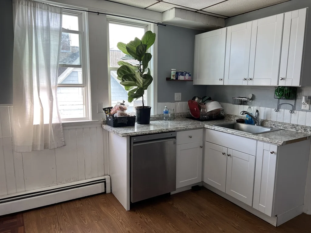 3 bed, 1 bath apartment for rent at 7 Beacon St Unit 3, Attleboro — photo 3 of 9