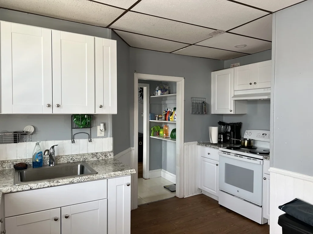 3 bed, 1 bath apartment for rent at 7 Beacon St Unit 3, Attleboro — photo 2 of 9