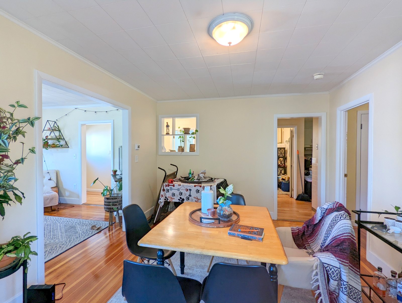 2.5 bed, 1 bath apartment for rent at 7 Belknap St Unit 1, West Somerville — photo 3 of 21
