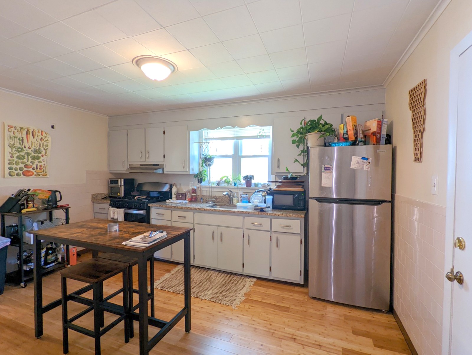 2.5 bed, 1 bath apartment for rent at 7 Belknap St Unit 1, West Somerville — photo 14 of 21