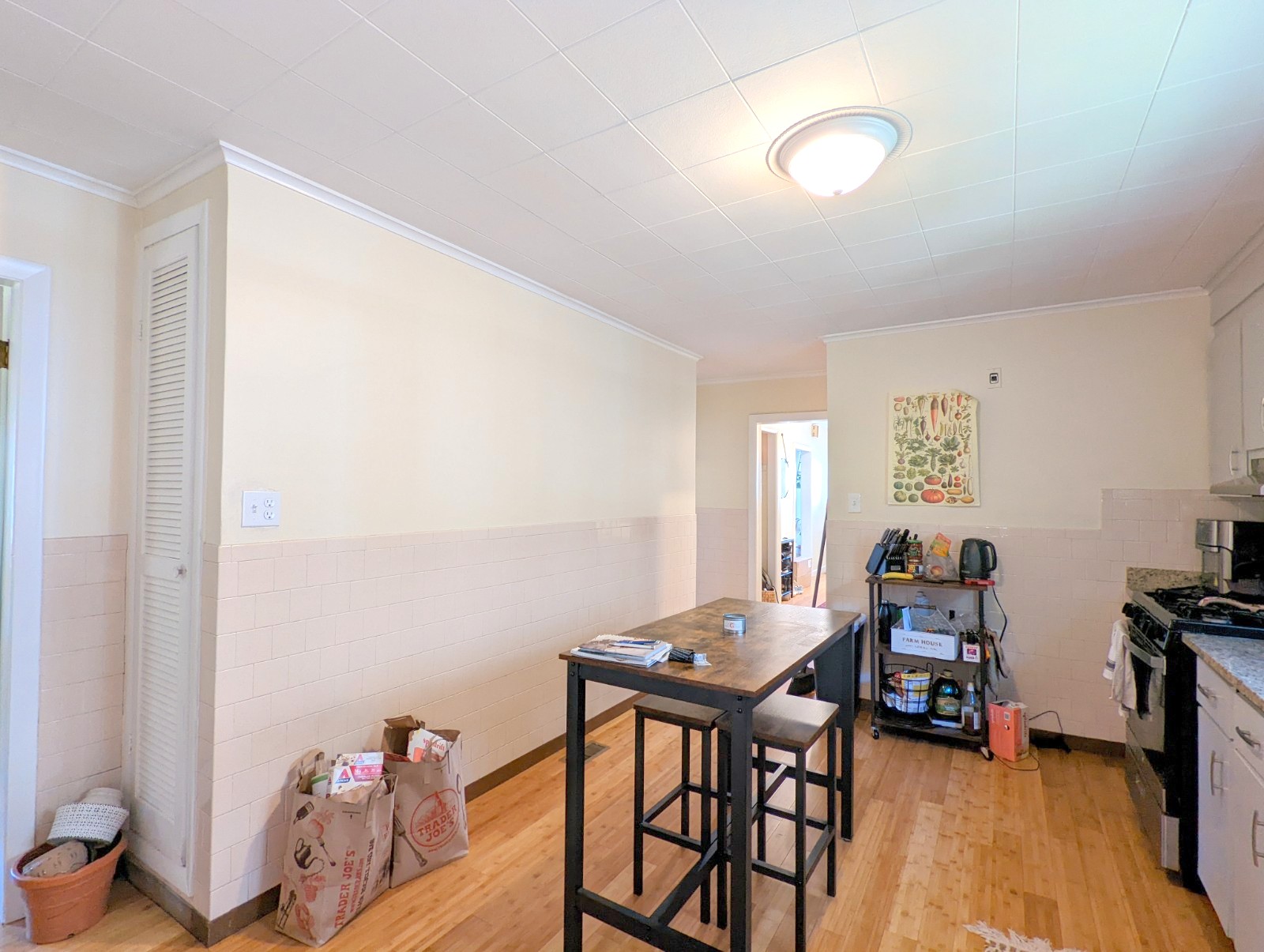 2.5 bed, 1 bath apartment for rent at 7 Belknap St Unit 1, West Somerville — photo 15 of 21