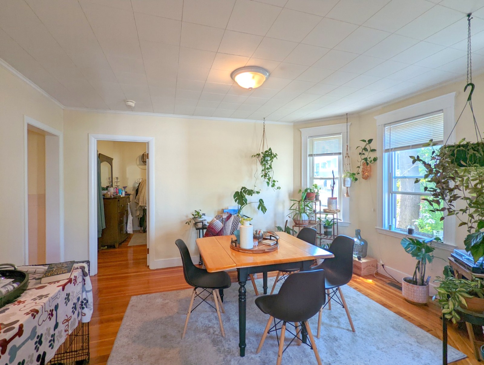 2.5 bed, 1 bath apartment for rent at 7 Belknap St Unit 1, West Somerville — photo 4 of 21