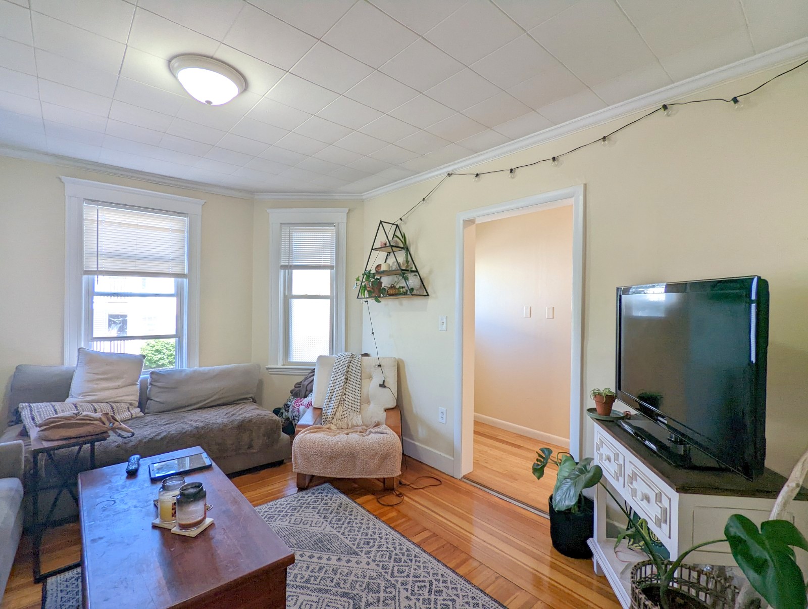 2.5 bed, 1 bath apartment for rent at 7 Belknap St Unit 1, West Somerville — photo 6 of 21