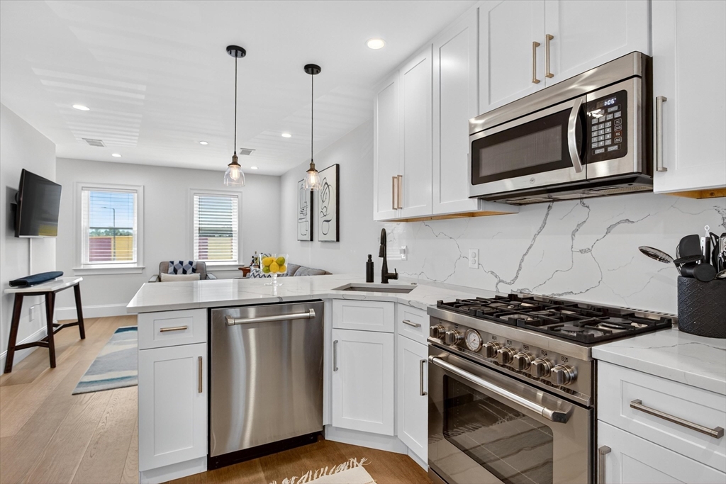 2 bed, 2 bath apartment for rent at 7 Bell Ct Unit 2, South Boston — photo 3 of 16