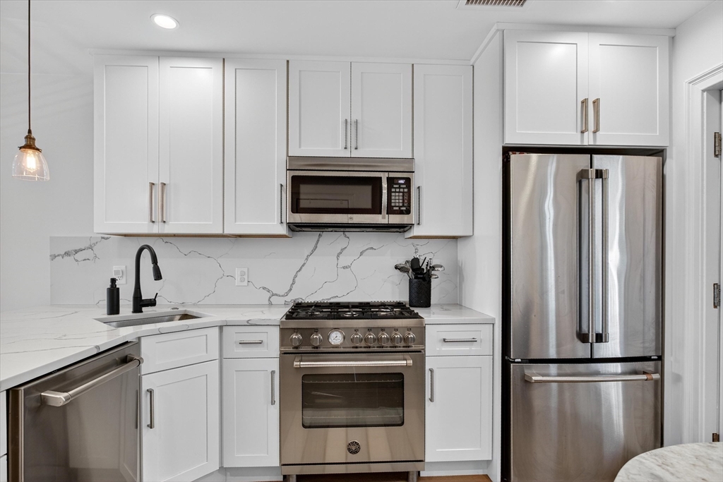 2 bed, 2 bath apartment for rent at 7 Bell Ct Unit 2, South Boston — photo 2 of 16