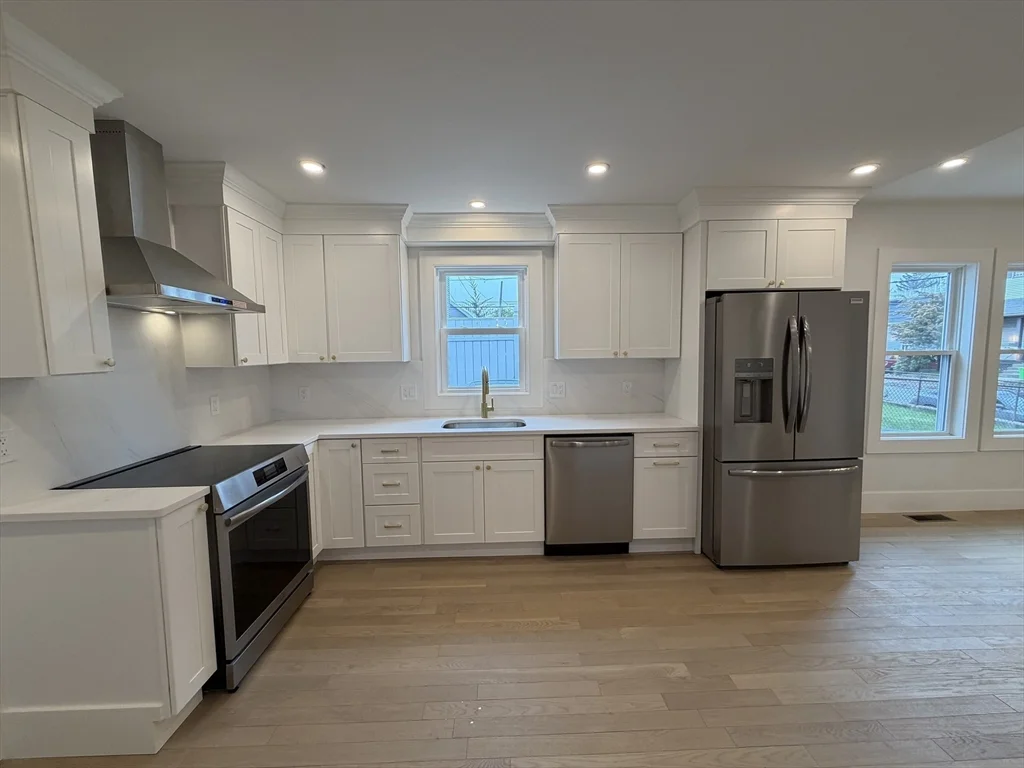 3 bed, 2 bath apartment for rent at 7 Bennett St Unit 1, Medford — photo 3 of 23