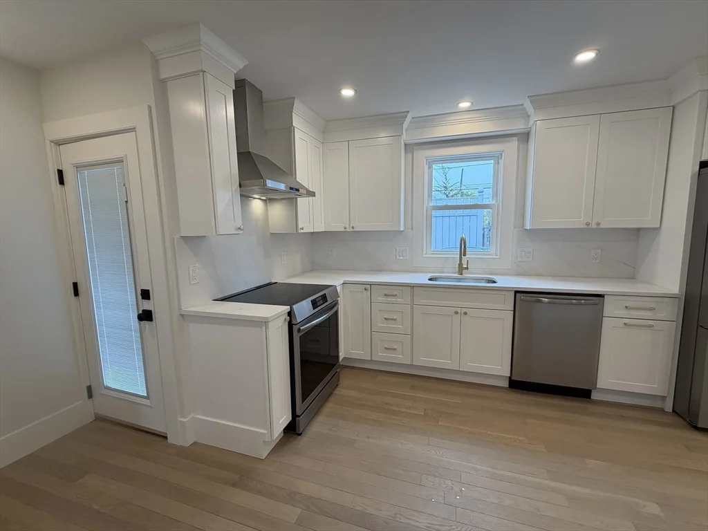 3 bed, 2 bath apartment for rent at 7 Bennett St Unit 1, Medford — photo 5 of 23