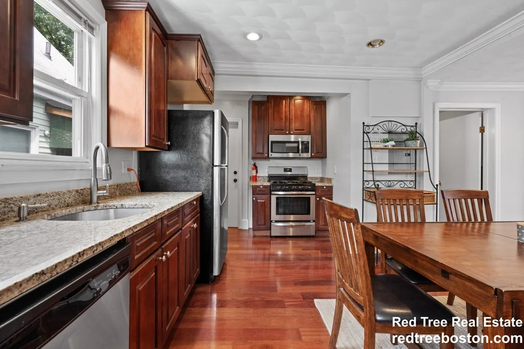 4 bed, 2 bath apartment for rent at 7 Blackwell St Unit 2, Boston — photo 2 of 17