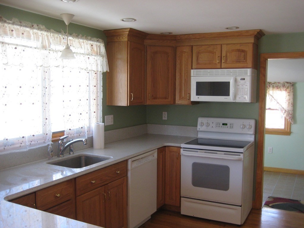 1 bed, 1 bath apartment for rent at 7 Boline Pl Unit 1, Woburn — photo 4 of 21