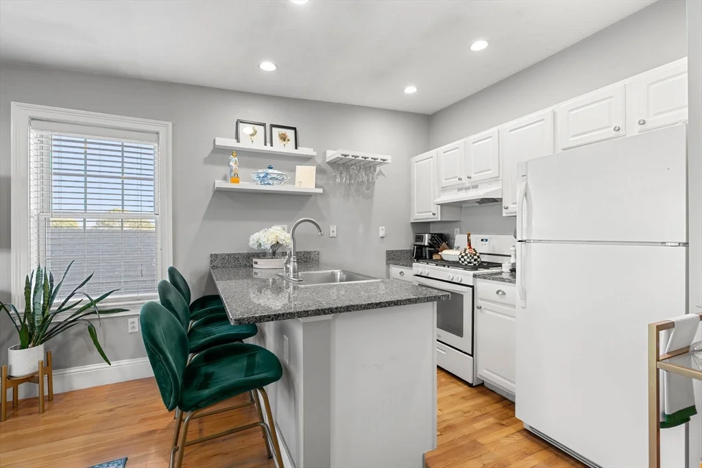 1 bed, 1 bath apartment for rent at 7 Brewster St Unit 3, South Boston — photo 8 of 21