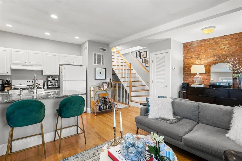 1 bed, 1 bath apartment for rent at 7 Brewster St Unit 3, South Boston — photo 5 of 21