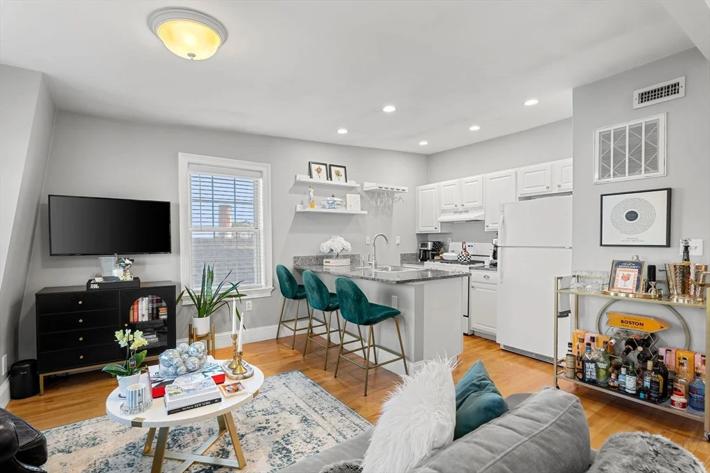 1 bed, 1 bath apartment for rent at 7 Brewster St Unit 3, South Boston — photo 1 of 21