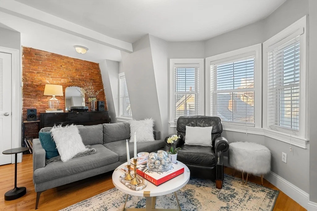 1 bed, 1 bath apartment for rent at 7 Brewster St Unit 3, South Boston — photo 4 of 21