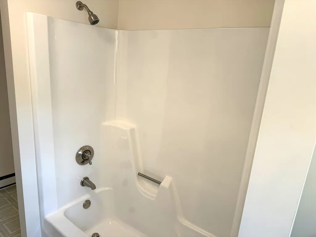 2 bed, 1 bath apartment for rent at 7 Briny Way, Long Beach — photo 11 of 15