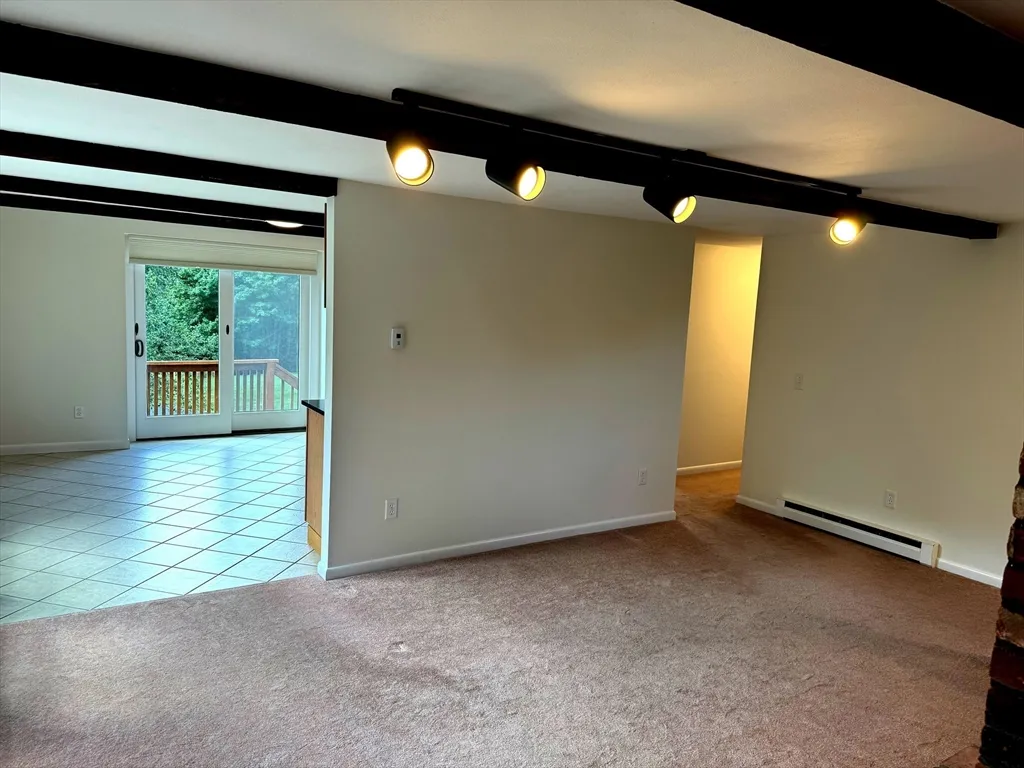 2 bed, 1 bath apartment for rent at 7 Briny Way, Long Beach — photo 6 of 15