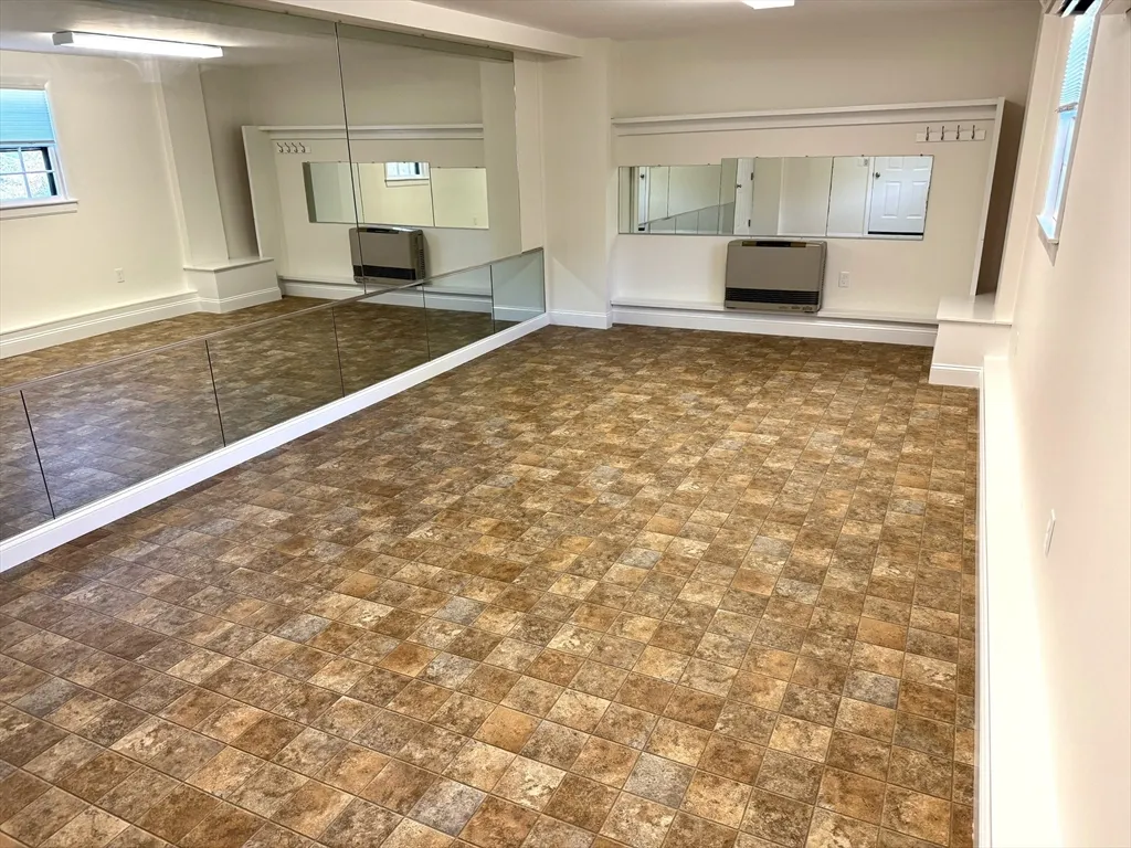 2 bed, 1 bath apartment for rent at 7 Briny Way, Long Beach — photo 8 of 15