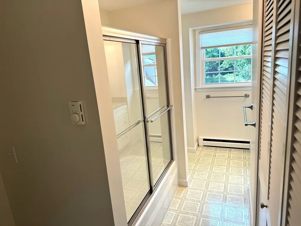 2 bed, 1 bath apartment for rent at 7 Briny Way, Long Beach — photo 10 of 15