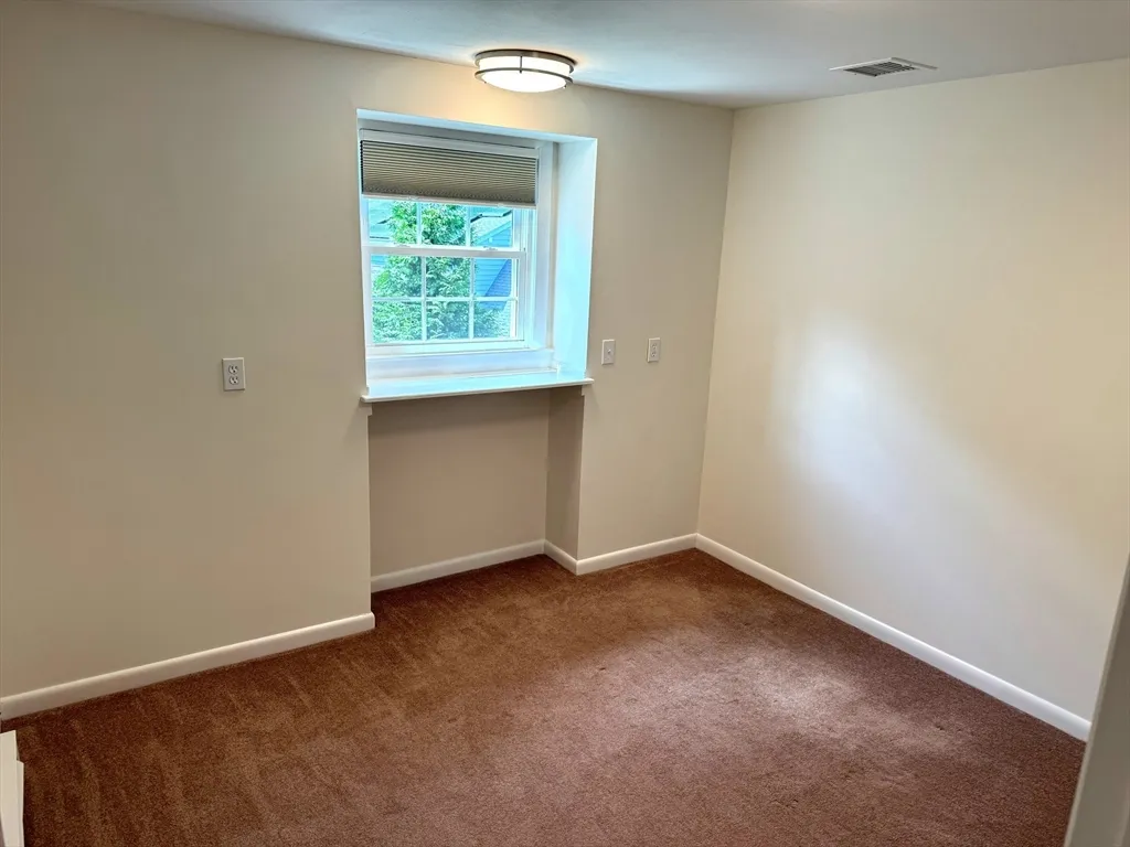 2 bed, 1 bath apartment for rent at 7 Briny Way, Long Beach — photo 9 of 15