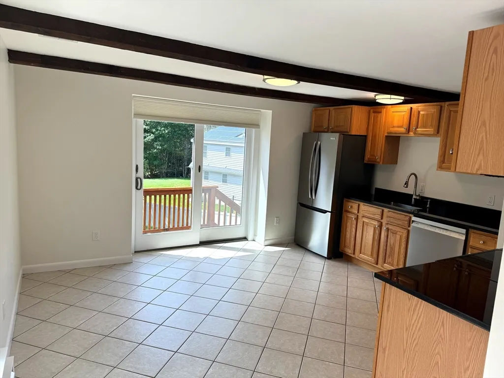 2 bed, 1 bath apartment for rent at 7 Briny Way, Long Beach — photo 4 of 15