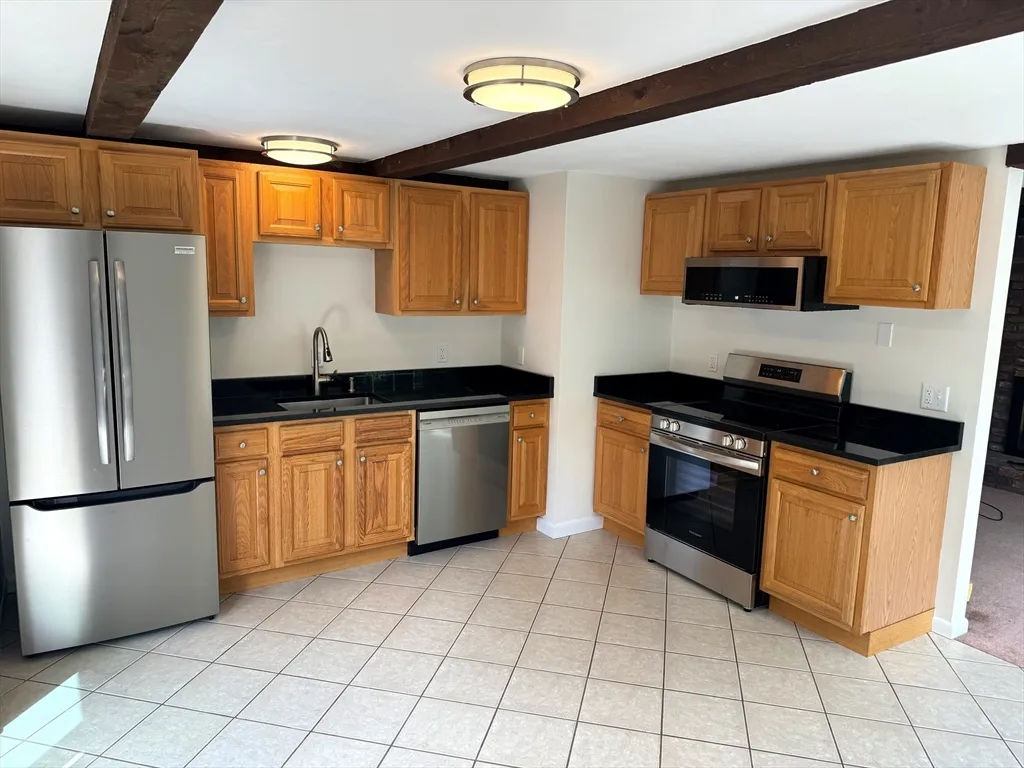 2 bed, 1 bath apartment for rent at 7 Briny Way, Long Beach — photo 5 of 15