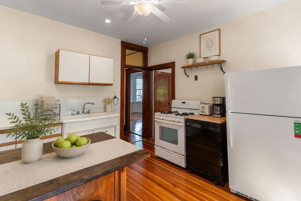 2 bed, 1 bath apartment for rent at 7 Burr Unit 1, Jamaica Plain — photo 18 of 37