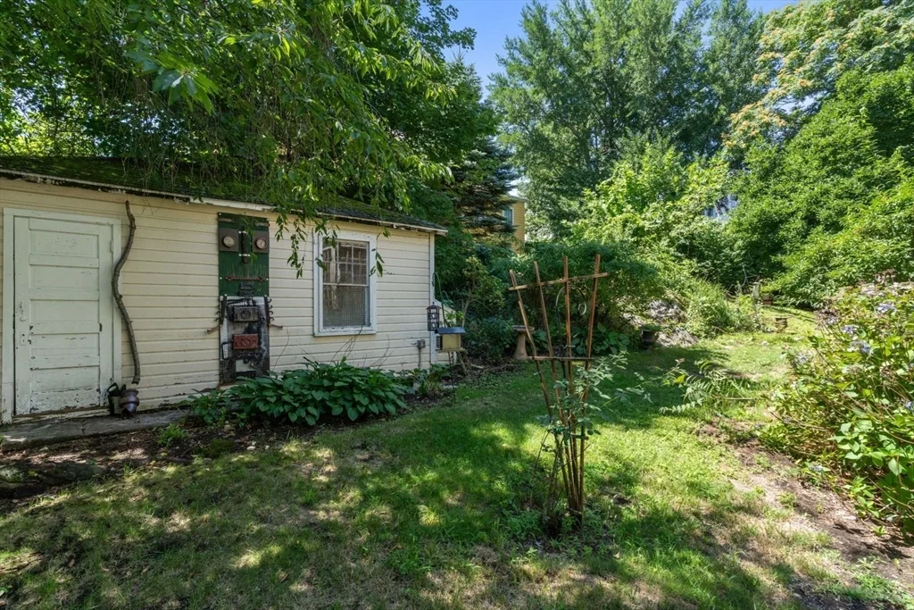 2 bed, 1 bath apartment for rent at 7 Burr Unit 1, Jamaica Plain — photo 33 of 37