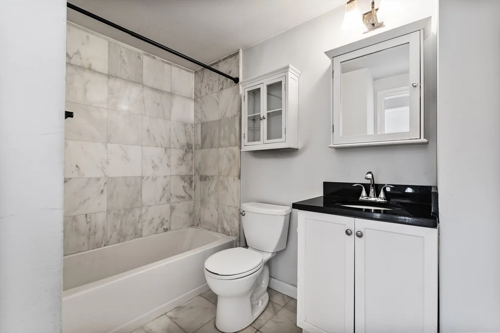 1 bed, 1 bath apartment for rent at 7 Burrill Pl Unit 1, South Boston — photo 6 of 7