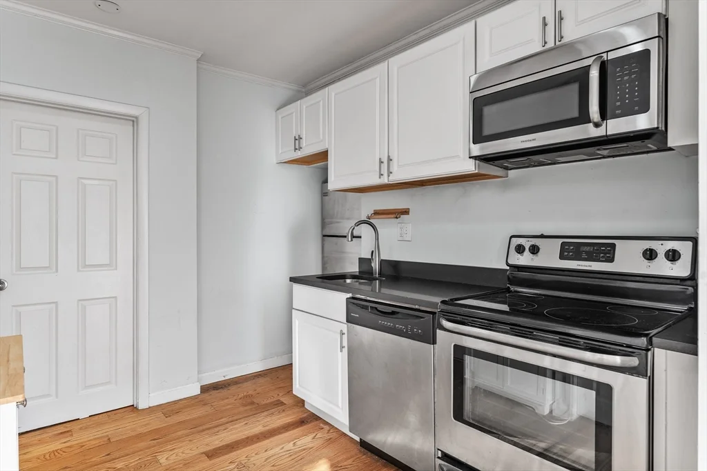1 bed, 1 bath apartment for rent at 7 Burrill Pl Unit 1, South Boston — photo 2 of 7
