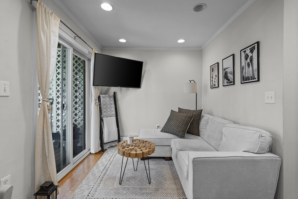 1 bed, 1 bath apartment for rent at 7 Burrill Pl Unit 2, South Boston — photo 3 of 14