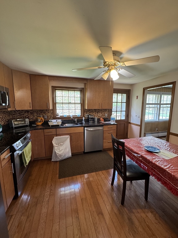 4 bed, 1 bath apartment for rent at 7 Canterbury, Woburn — photo 3 of 14