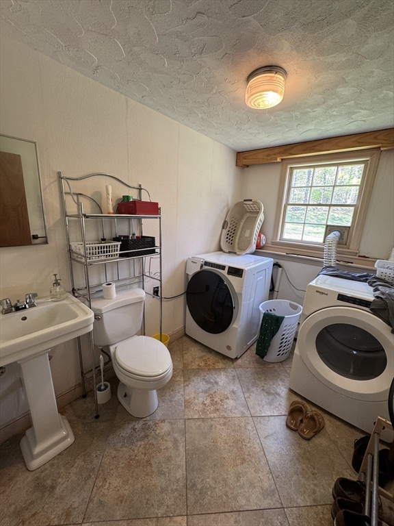 4 bed, 1 bath apartment for rent at 7 Canterbury, Woburn — photo 10 of 14