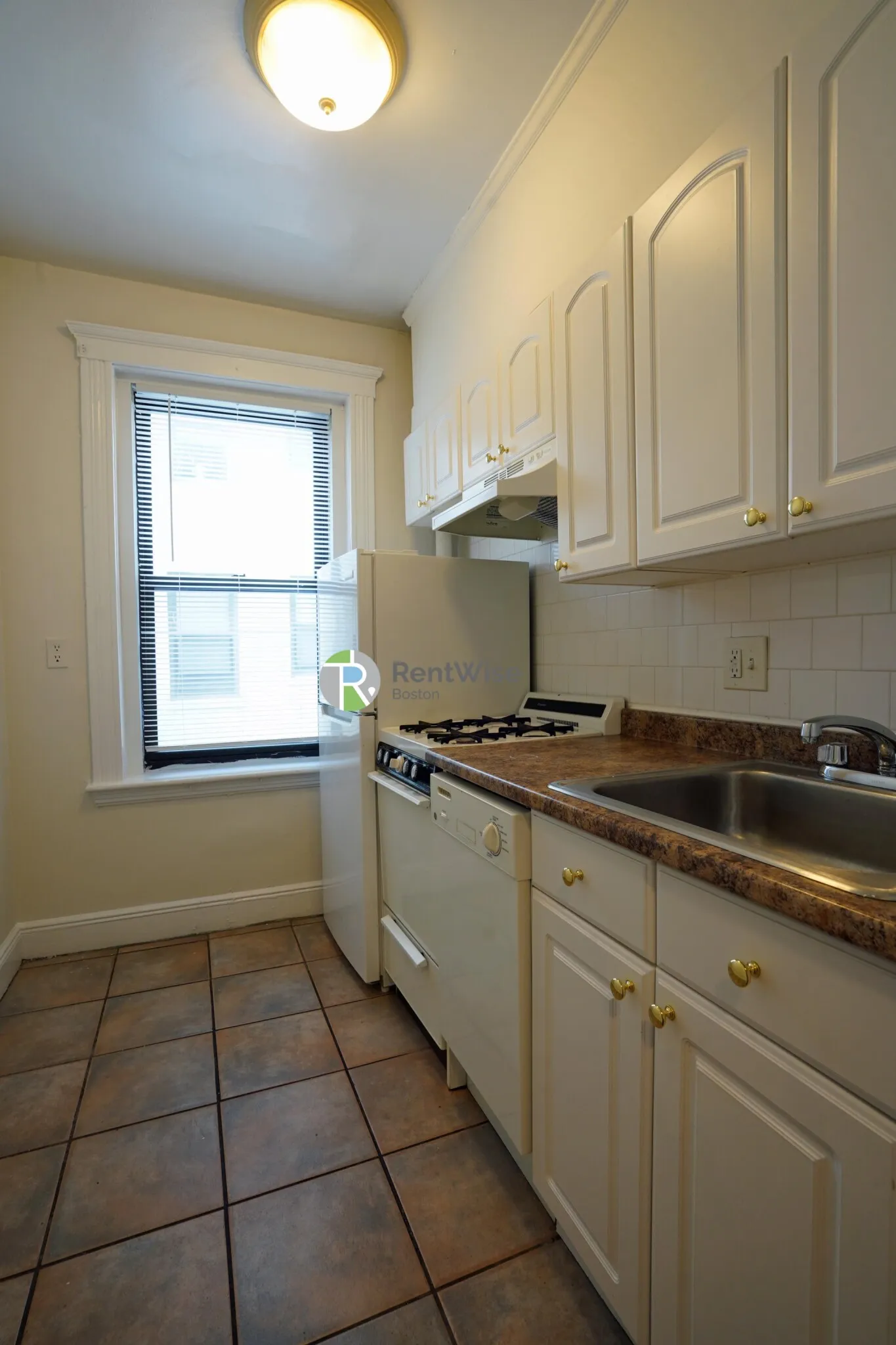 2 bed, 1 bath apartment for rent at 7 Carol Ave Unit 7, Brighton — photo 6 of 21