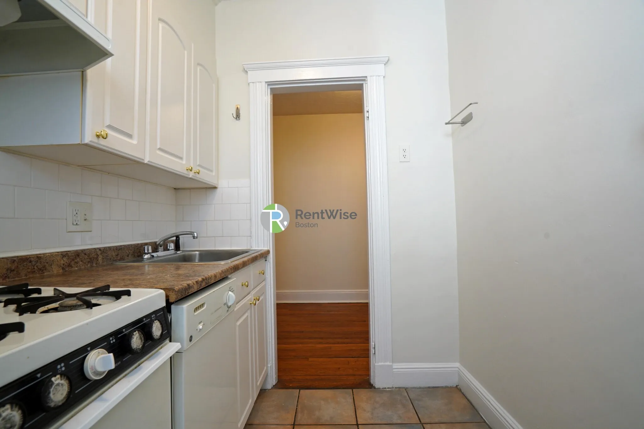 2 bed, 1 bath apartment for rent at 7 Carol Ave Unit 7, Brighton — photo 8 of 21