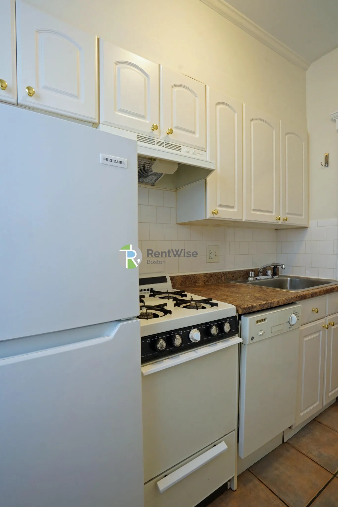 2 bed, 1 bath apartment for rent at 7 Carol Ave Unit 7, Brighton — photo 7 of 21