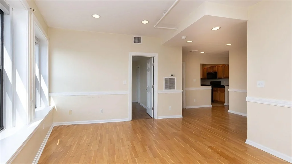 2 bed, 1 bath apartment for rent at 7 Central Sq Unit 402, Lynn — photo 4 of 10