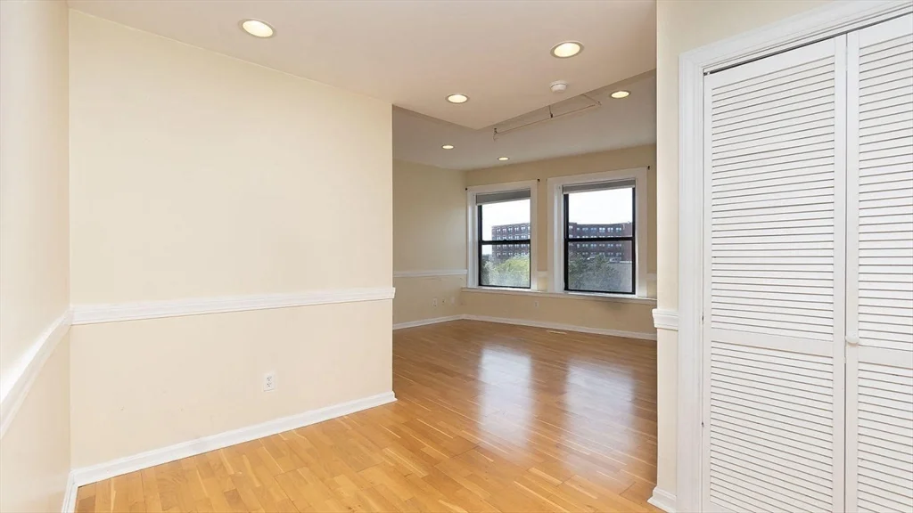 2 bed, 1 bath apartment for rent at 7 Central Sq Unit 402, Lynn — photo 5 of 10