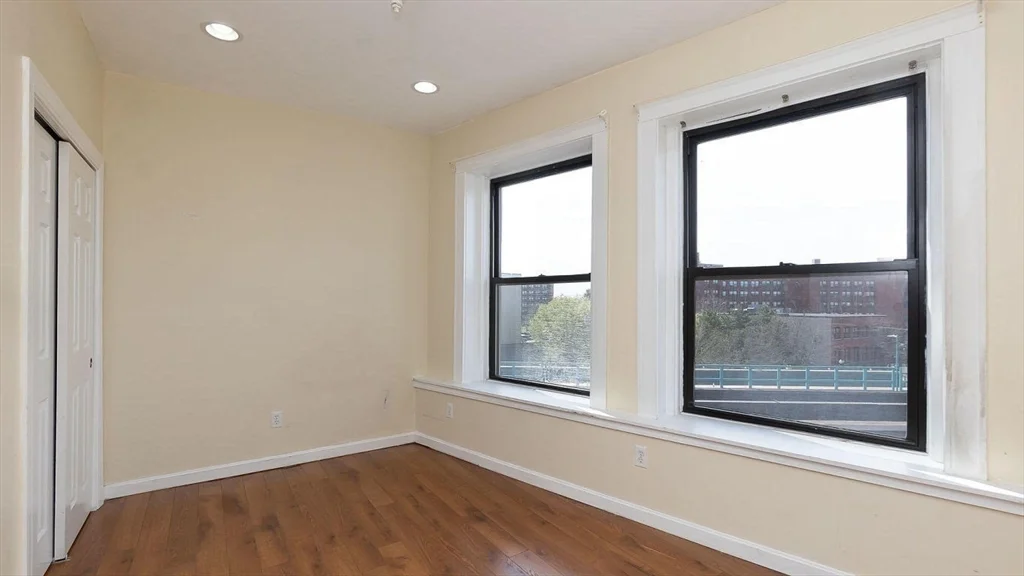 2 bed, 1 bath apartment for rent at 7 Central Sq Unit 402, Lynn — photo 7 of 10