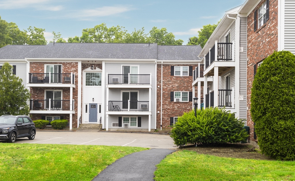 2 bed, 1 bath apartment for rent at 7 Chapel Hill Dr Unit 12, Plymouth — photo 1 of 16