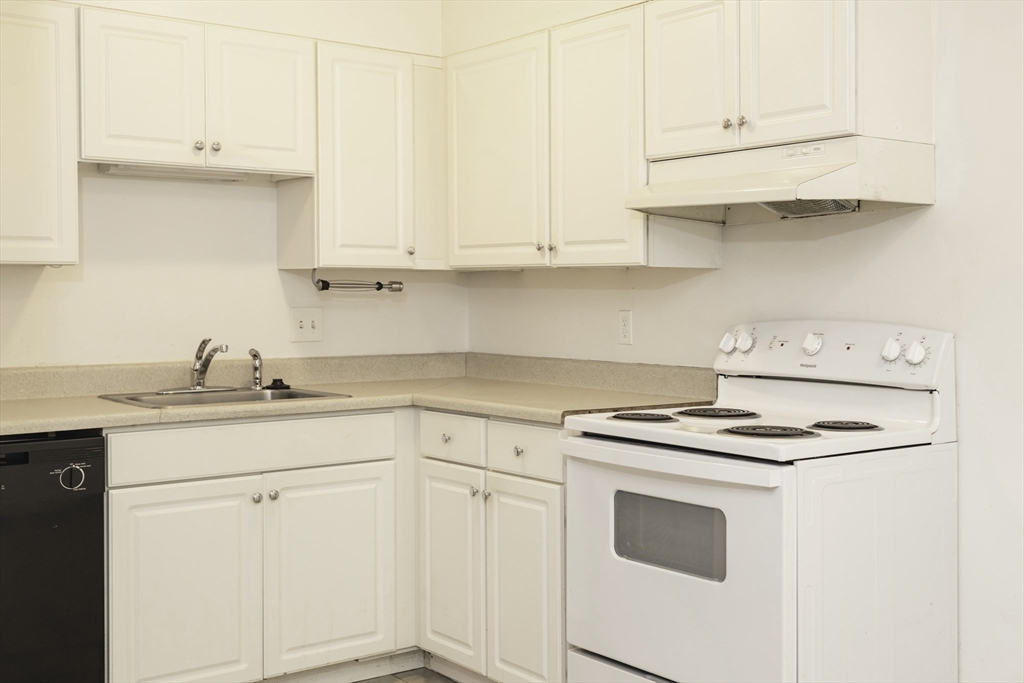 2 bed, 1 bath apartment for rent at 7 Chapel Hill Dr Unit 12, Plymouth — photo 3 of 16