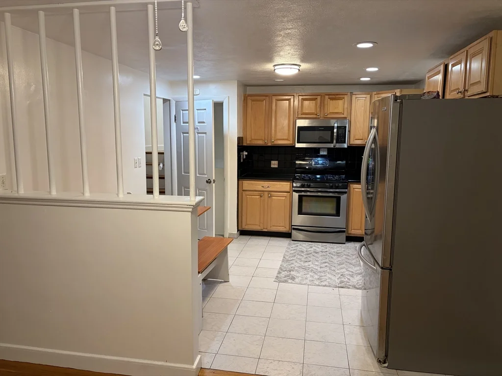 3 bed, 2 bath apartment for rent at 7 Charity Ln, Dedham — photo 2 of 3
