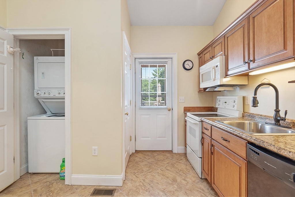 1 bed, 1 bath apartment for rent at 7 Charles Pl Unit A, Pepperell — photo 6 of 20