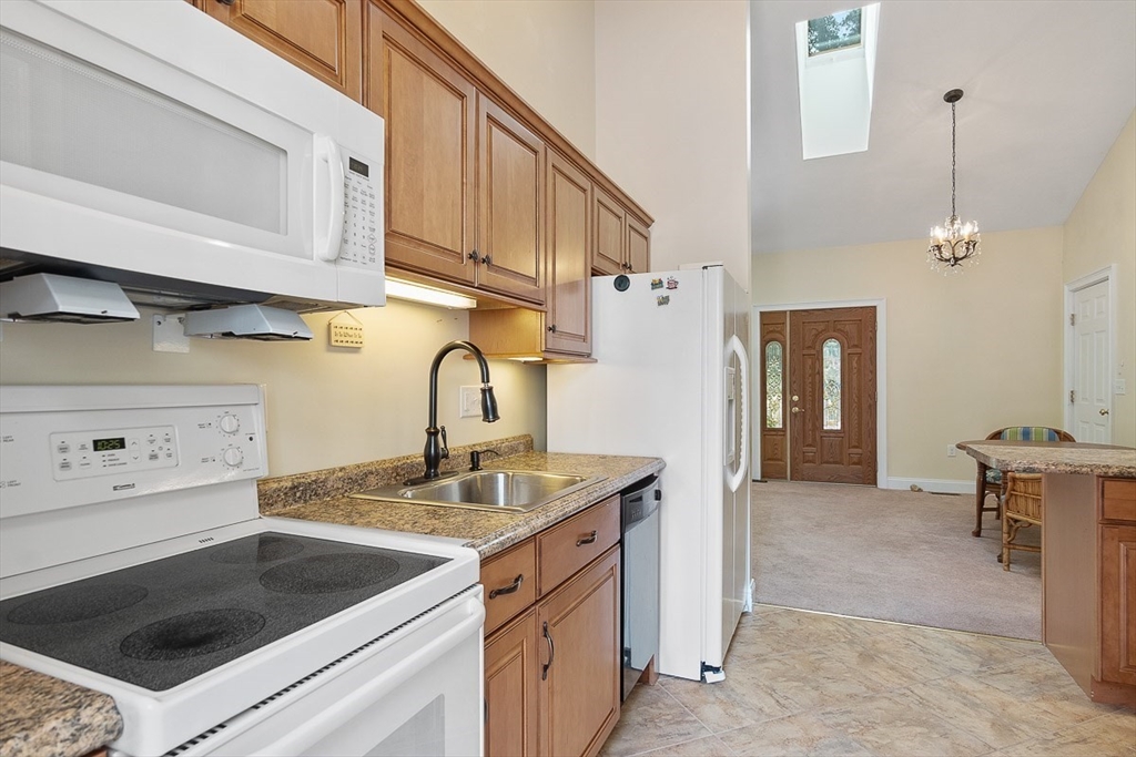 1 bed, 1 bath apartment for rent at 7 Charles Pl Unit A, Pepperell — photo 7 of 20